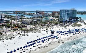 Pelican Pointe Hotel